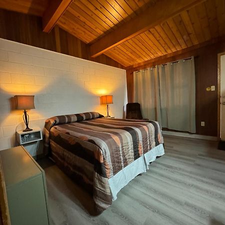 Ace Crown Motel Medicine Hat Εξωτερικό φωτογραφία