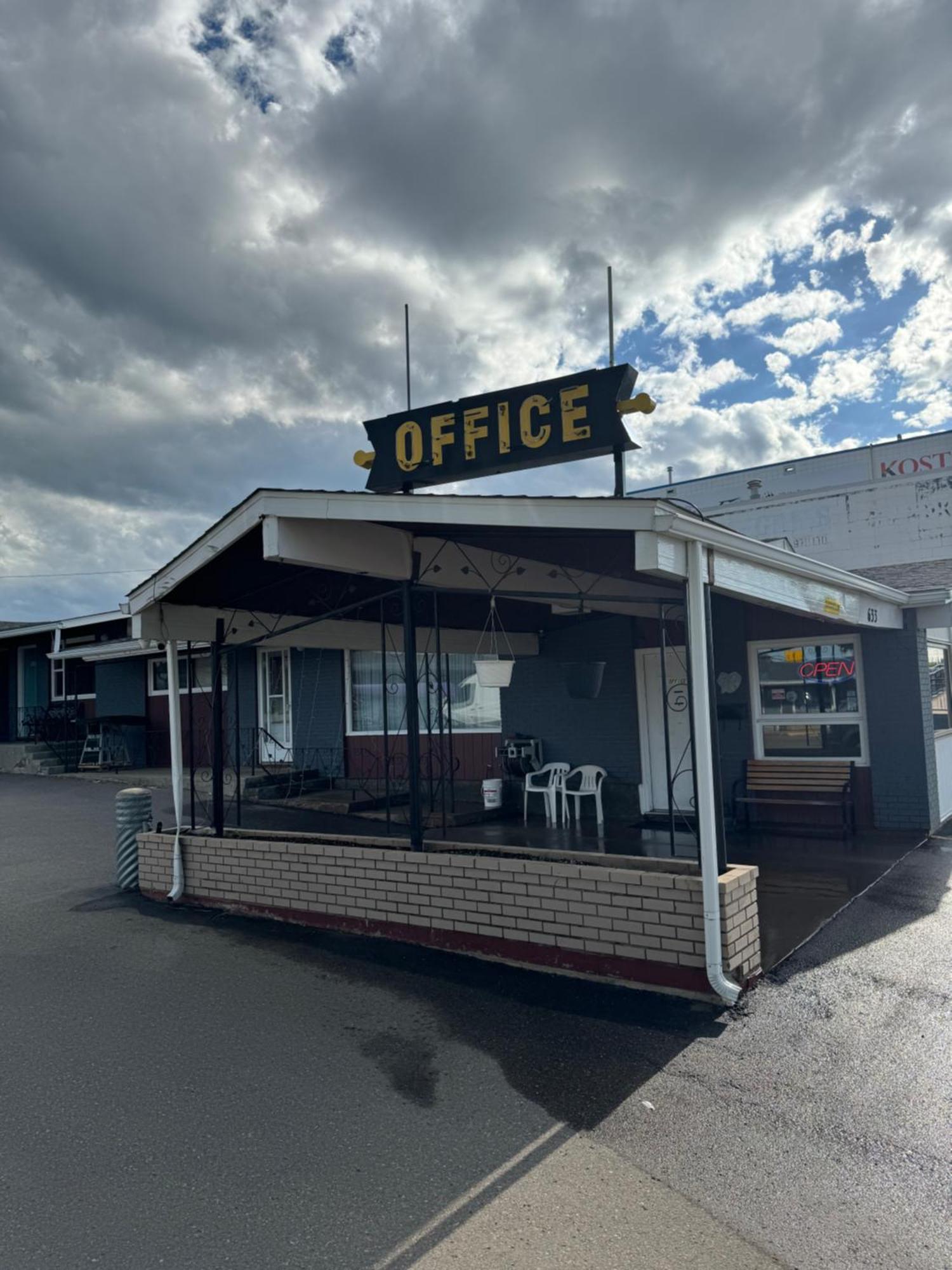 Ace Crown Motel Medicine Hat Εξωτερικό φωτογραφία