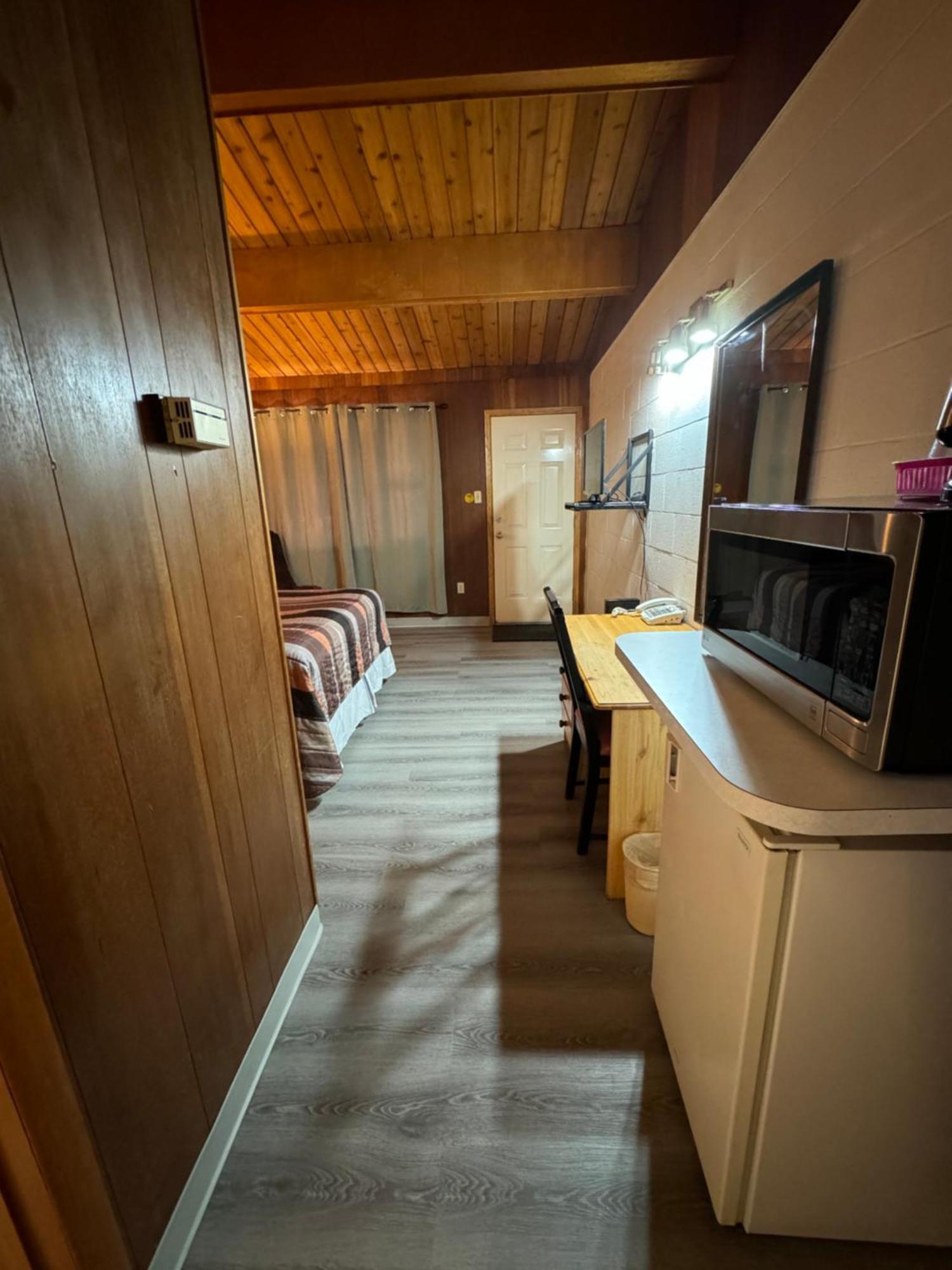 Ace Crown Motel Medicine Hat Εξωτερικό φωτογραφία