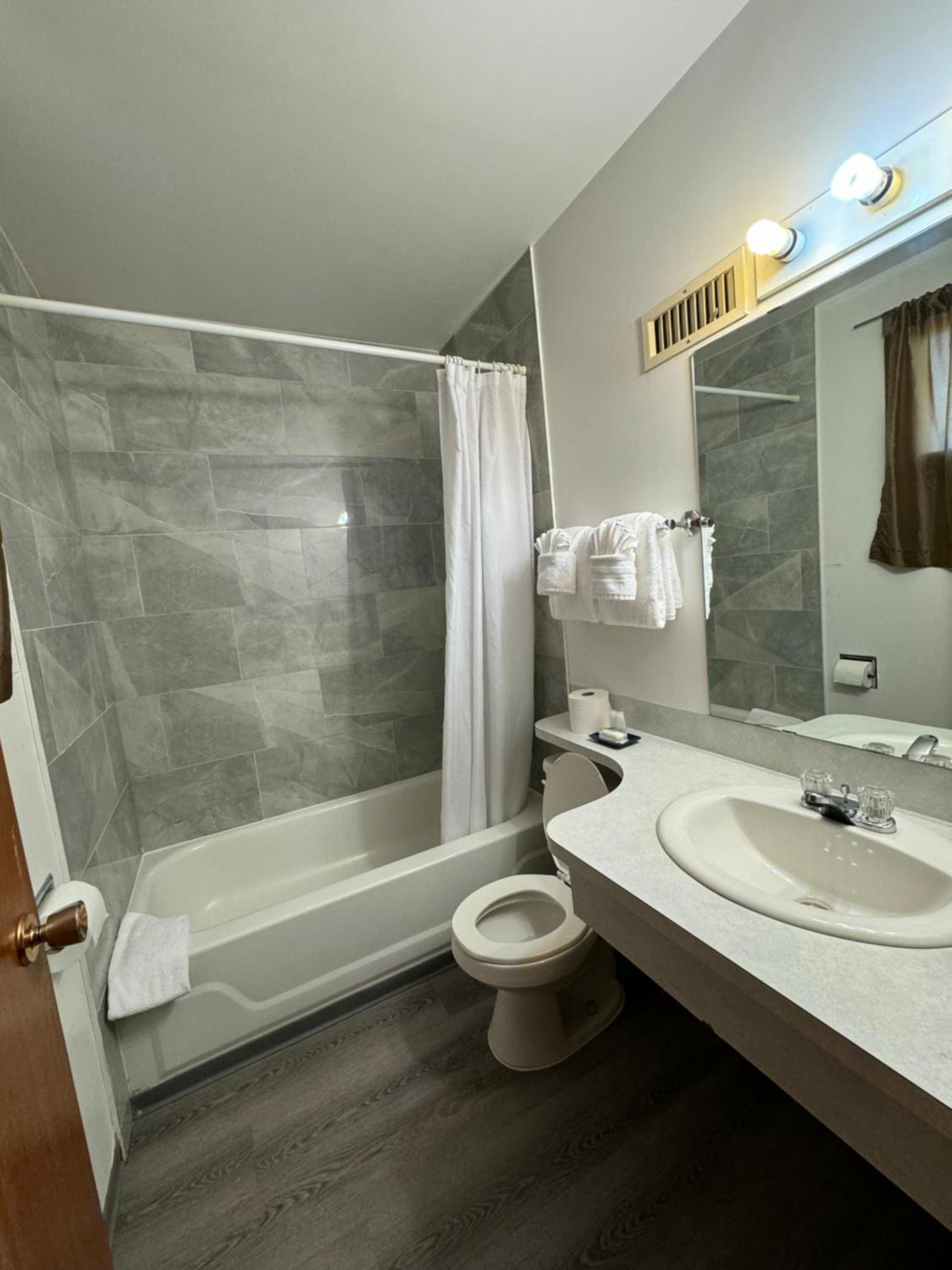 Ace Crown Motel Medicine Hat Εξωτερικό φωτογραφία