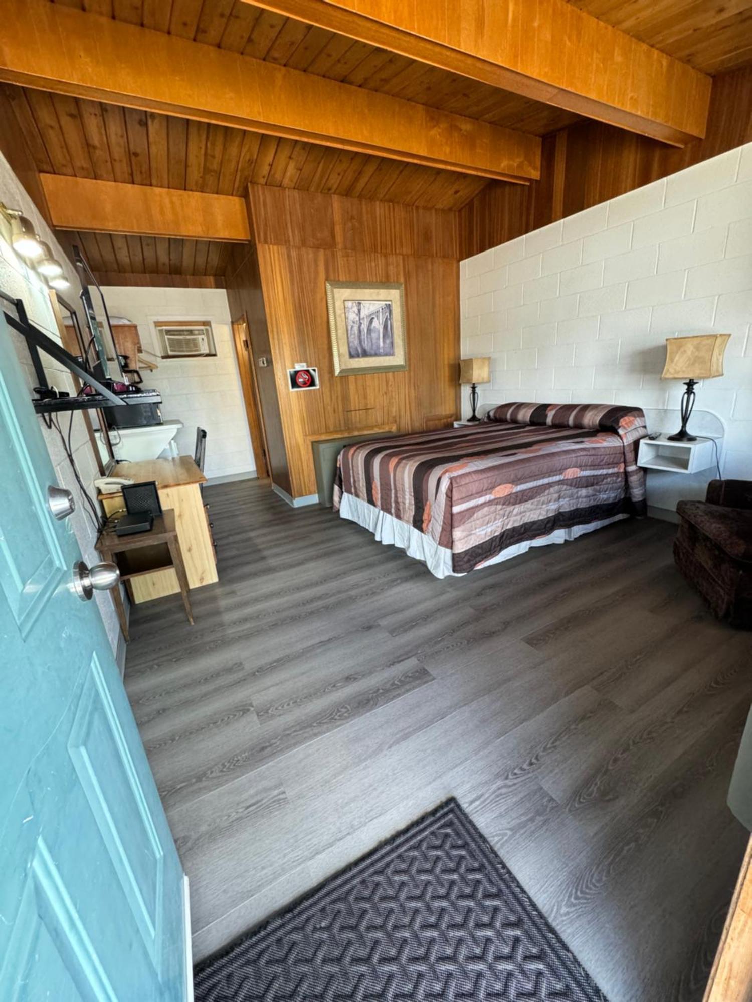Ace Crown Motel Medicine Hat Εξωτερικό φωτογραφία