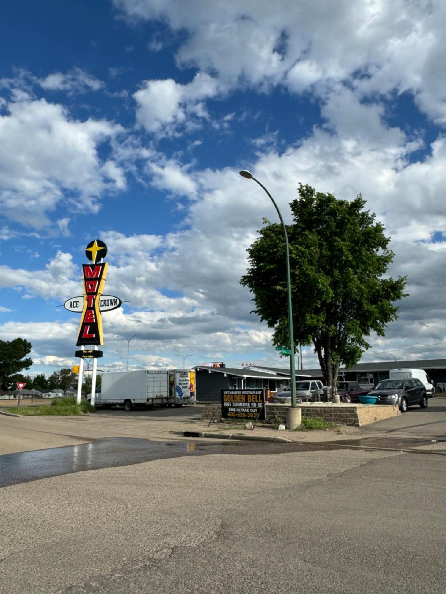 Ace Crown Motel Medicine Hat Εξωτερικό φωτογραφία