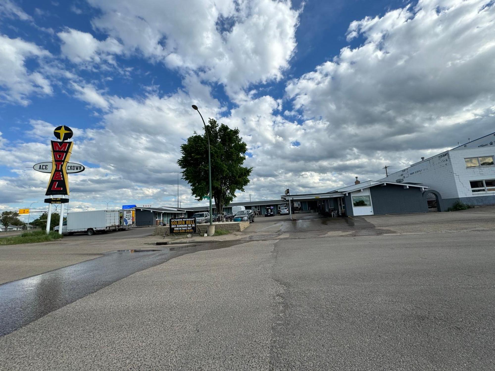Ace Crown Motel Medicine Hat Εξωτερικό φωτογραφία