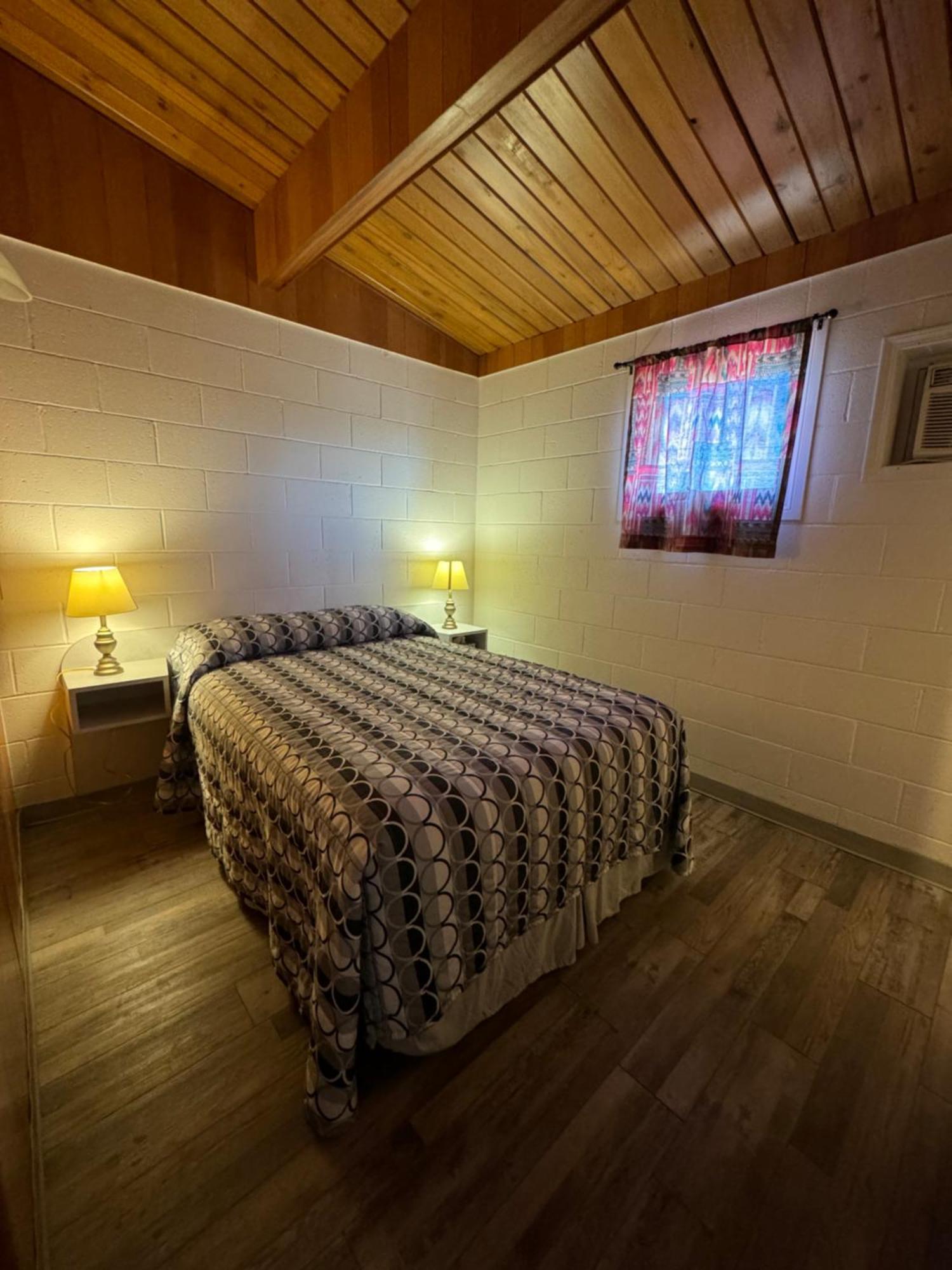 Ace Crown Motel Medicine Hat Εξωτερικό φωτογραφία