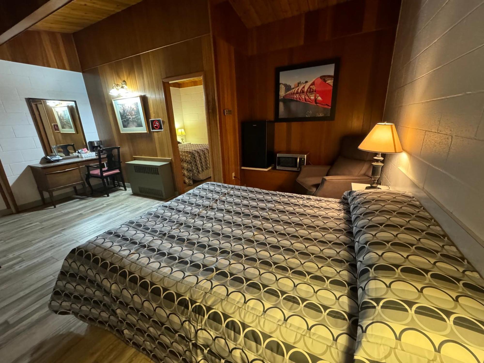 Ace Crown Motel Medicine Hat Εξωτερικό φωτογραφία