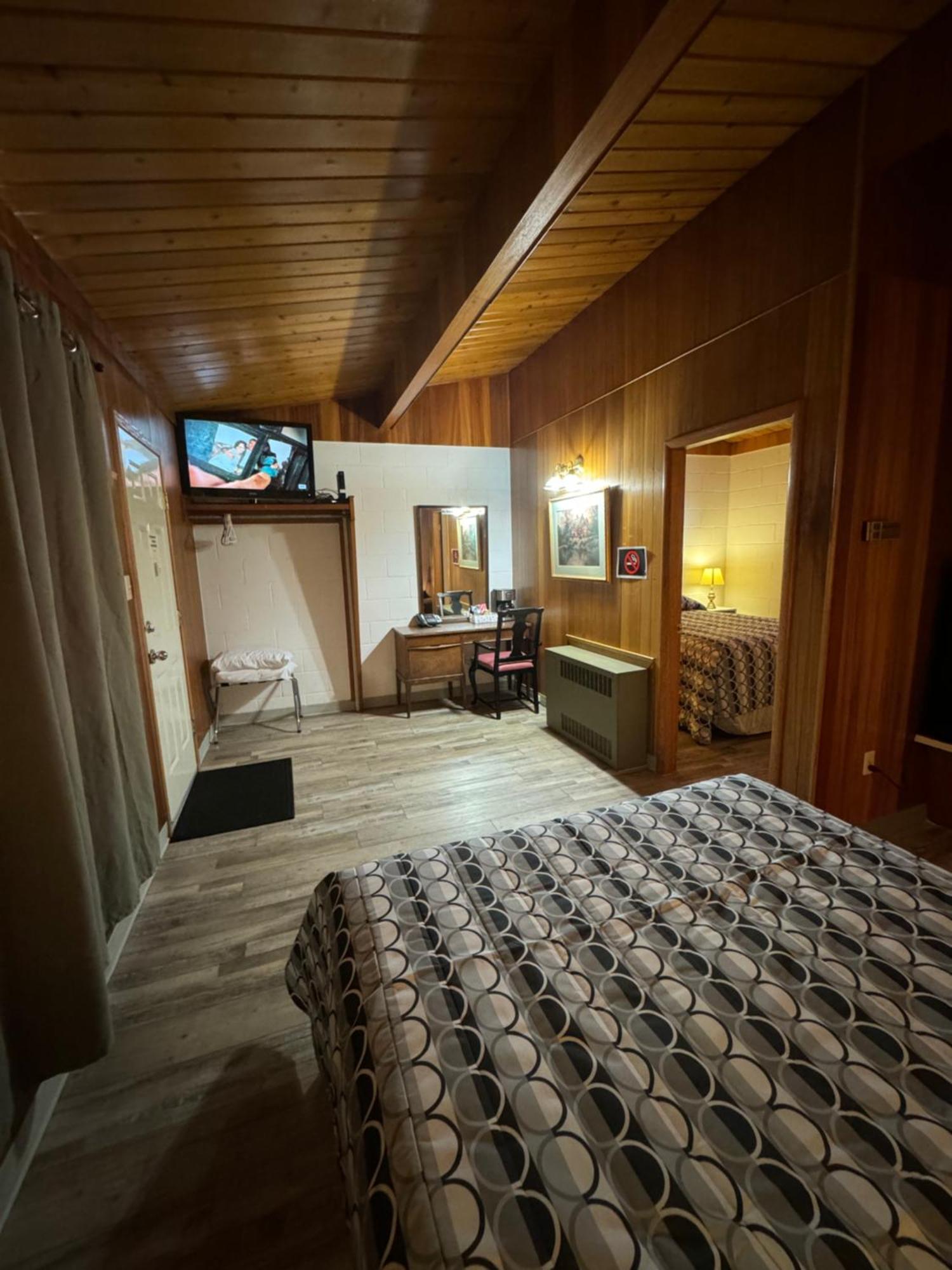 Ace Crown Motel Medicine Hat Εξωτερικό φωτογραφία