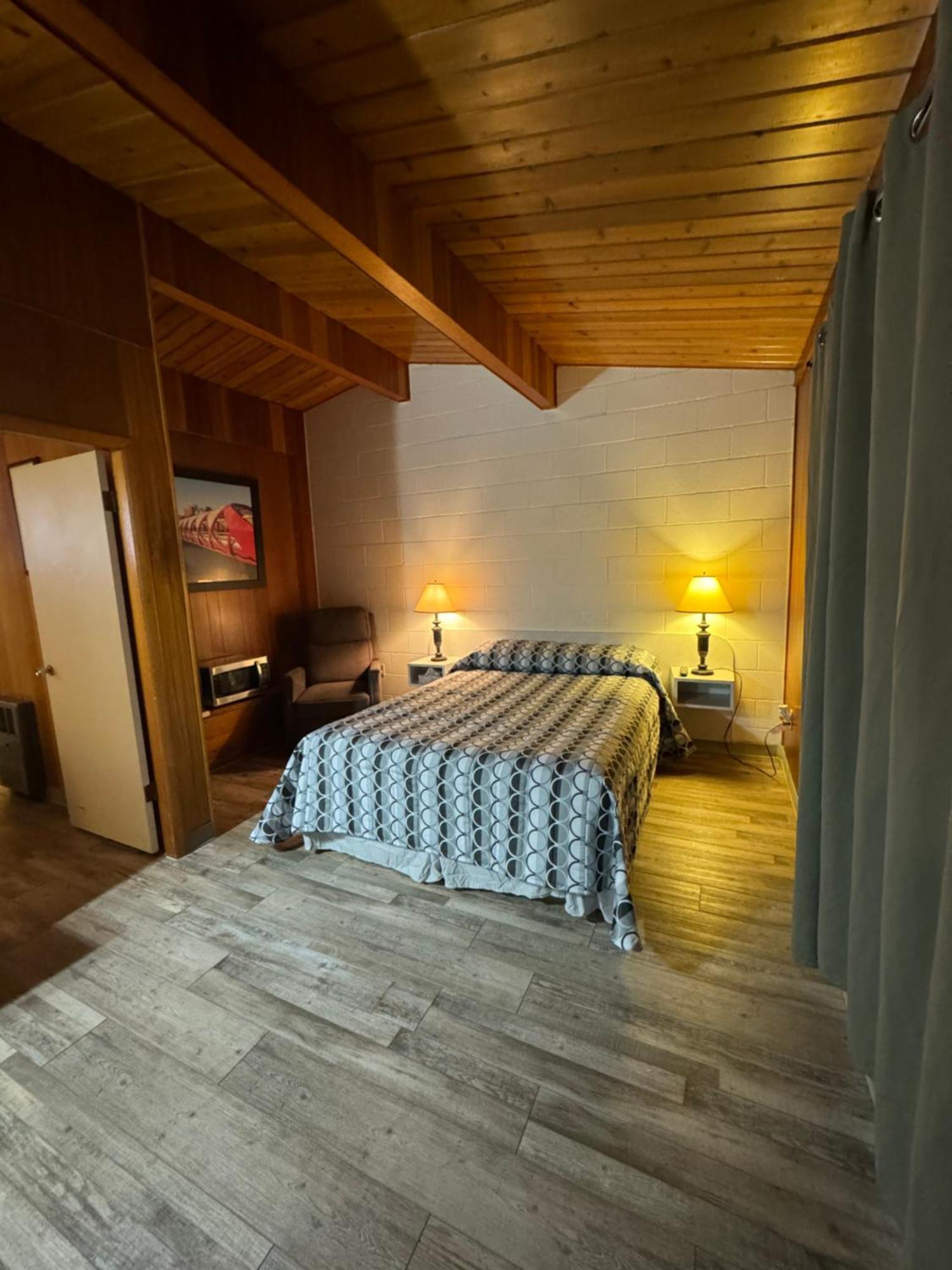Ace Crown Motel Medicine Hat Εξωτερικό φωτογραφία