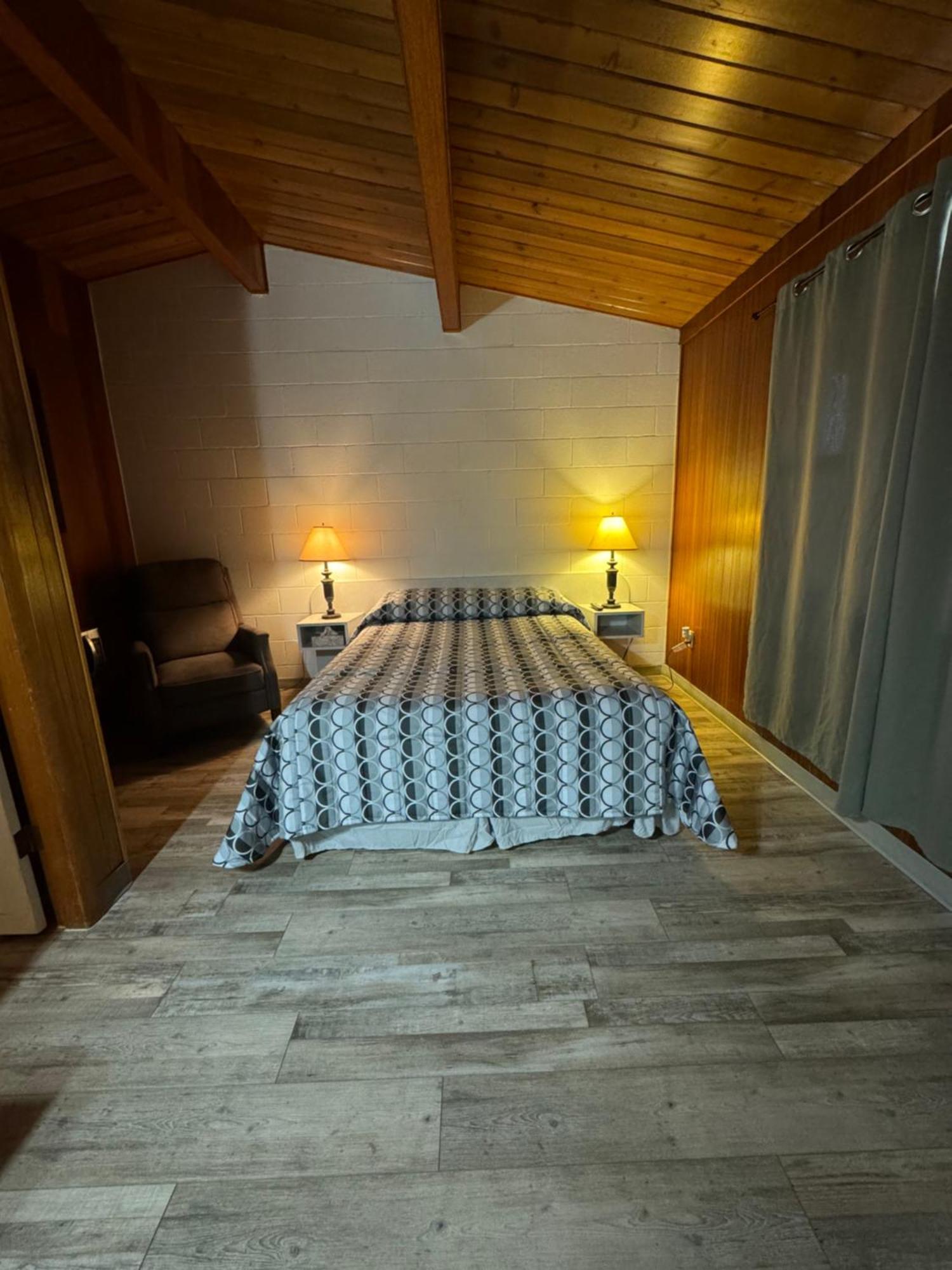 Ace Crown Motel Medicine Hat Εξωτερικό φωτογραφία