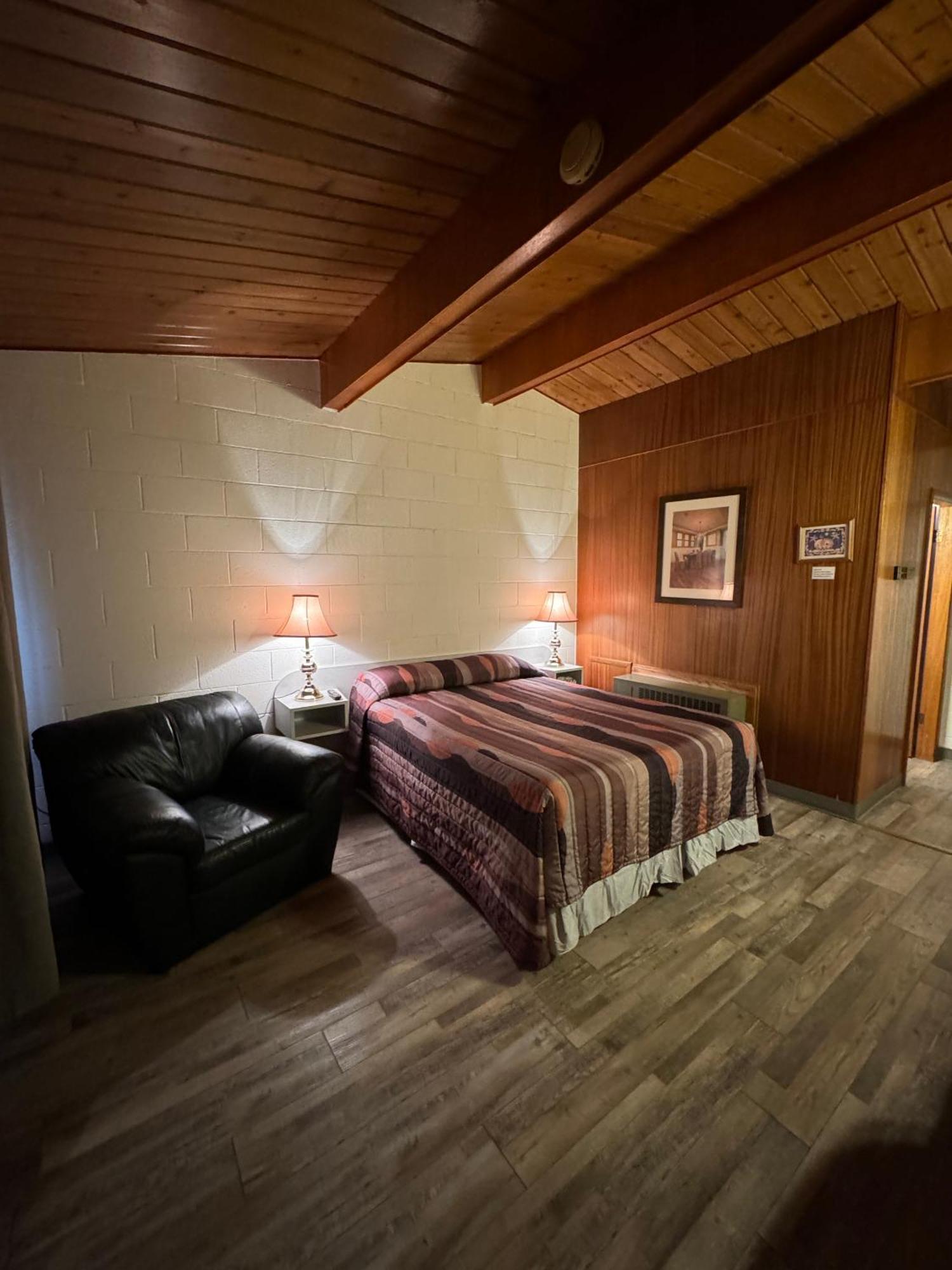 Ace Crown Motel Medicine Hat Εξωτερικό φωτογραφία