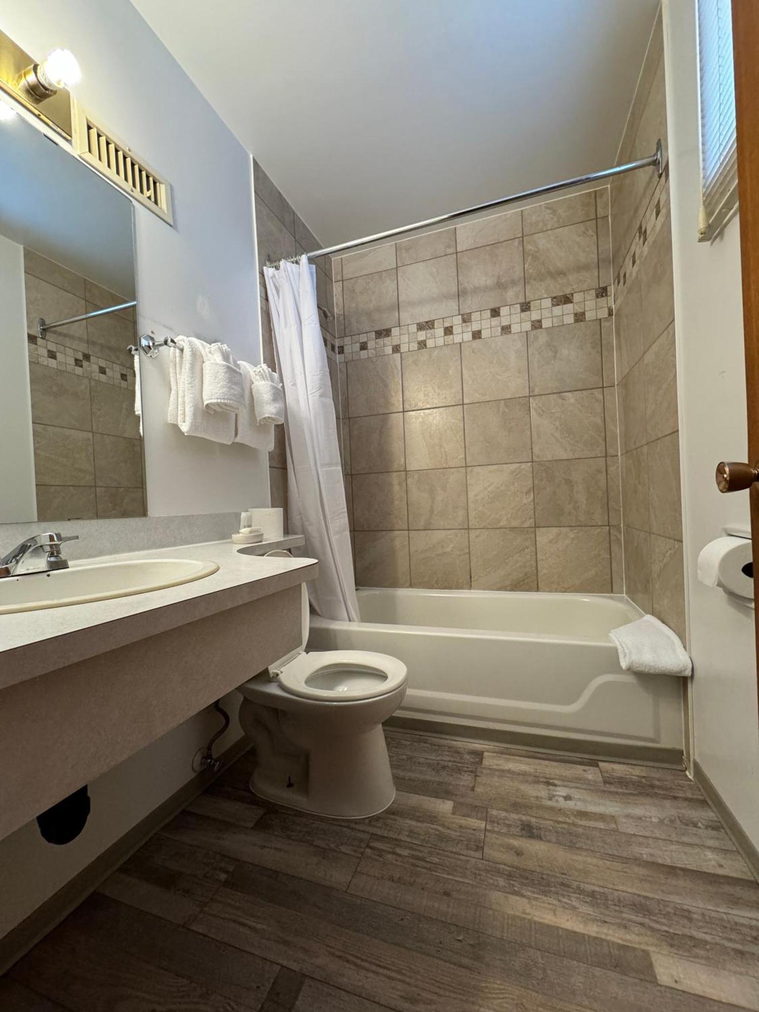 Ace Crown Motel Medicine Hat Εξωτερικό φωτογραφία