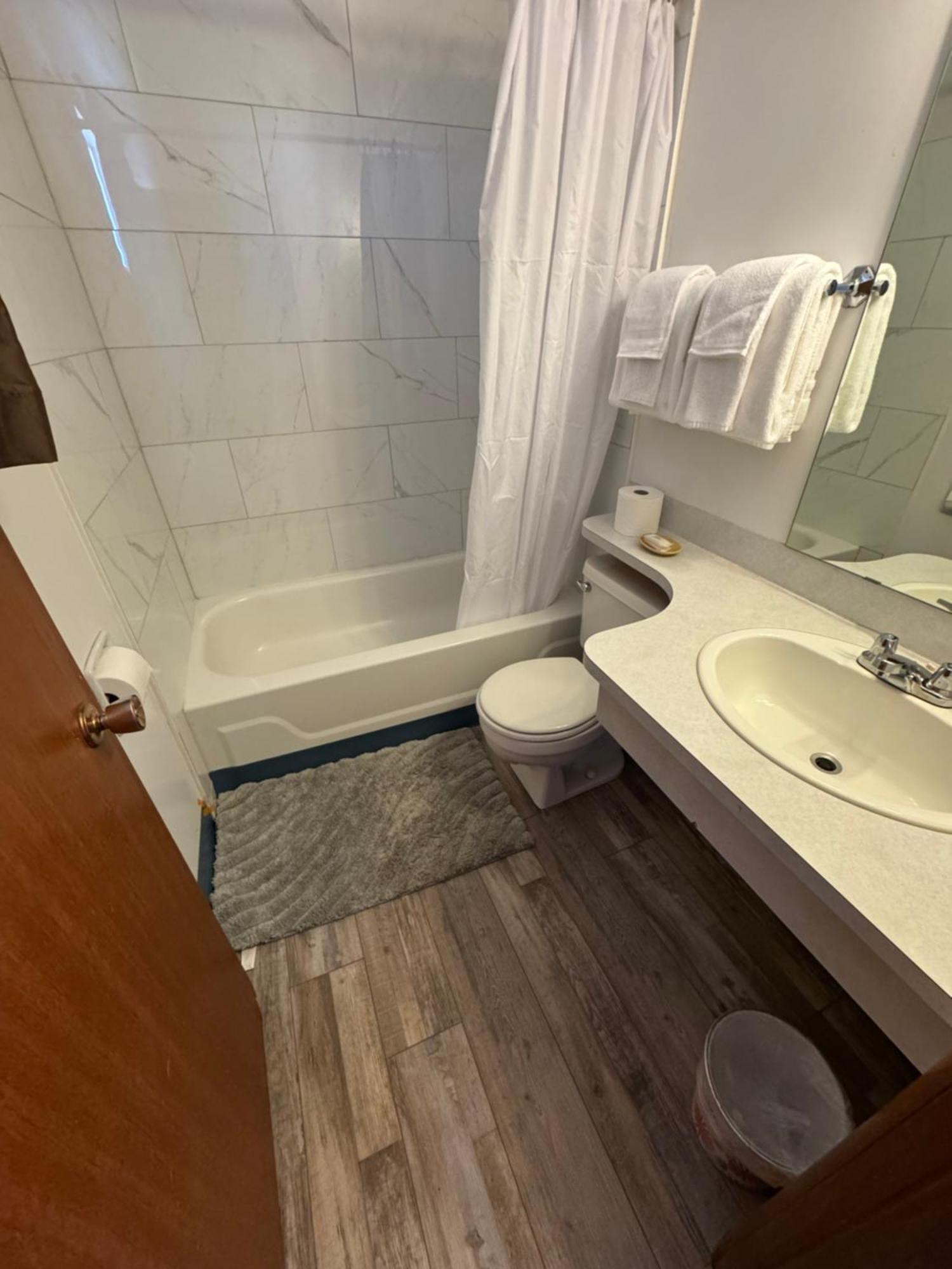 Ace Crown Motel Medicine Hat Εξωτερικό φωτογραφία