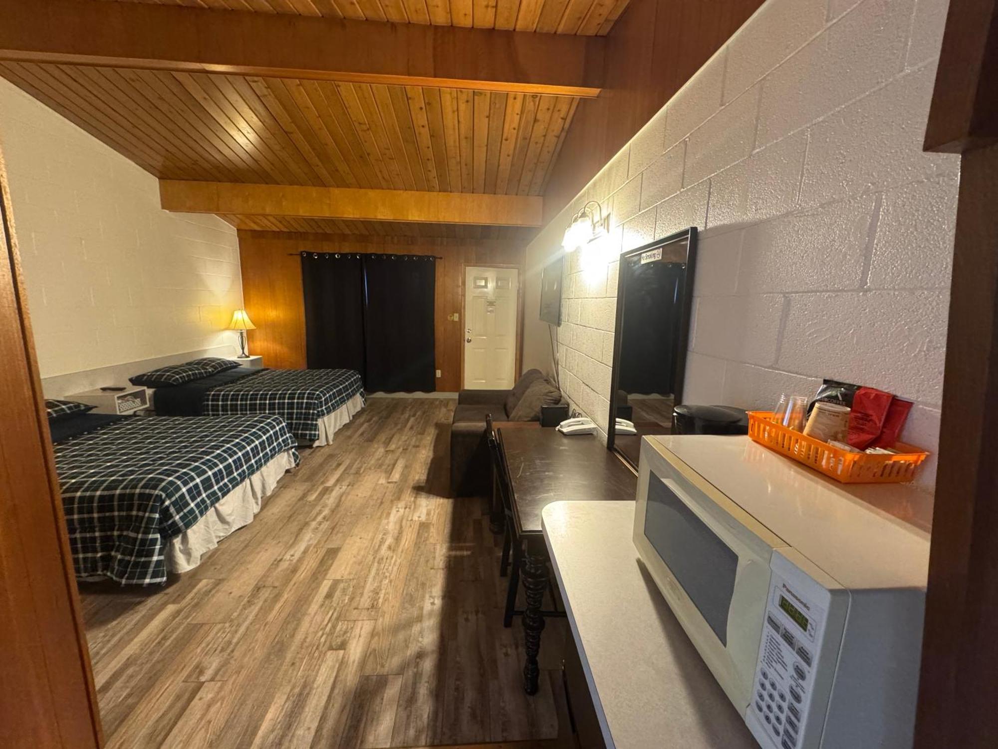 Ace Crown Motel Medicine Hat Εξωτερικό φωτογραφία