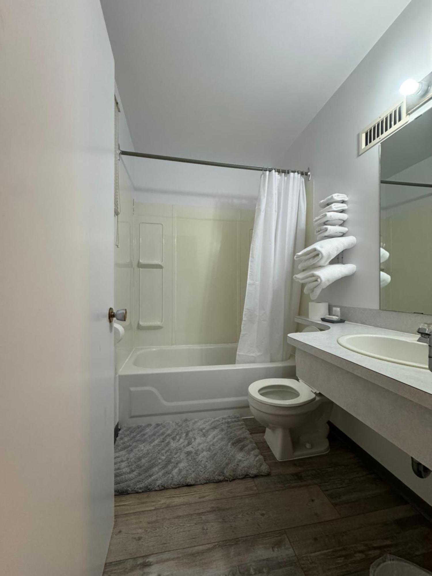 Ace Crown Motel Medicine Hat Εξωτερικό φωτογραφία