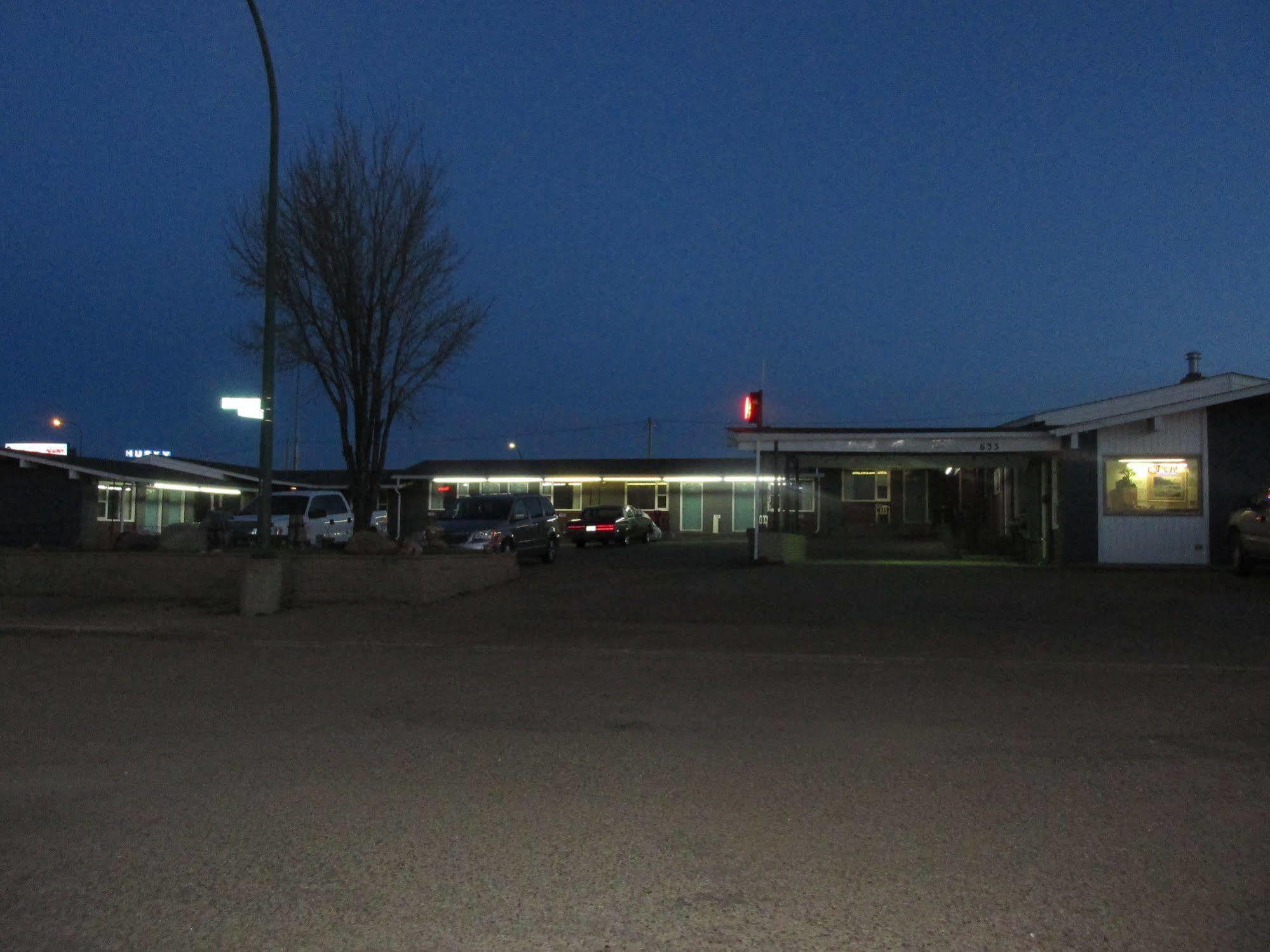 Ace Crown Motel Medicine Hat Εξωτερικό φωτογραφία