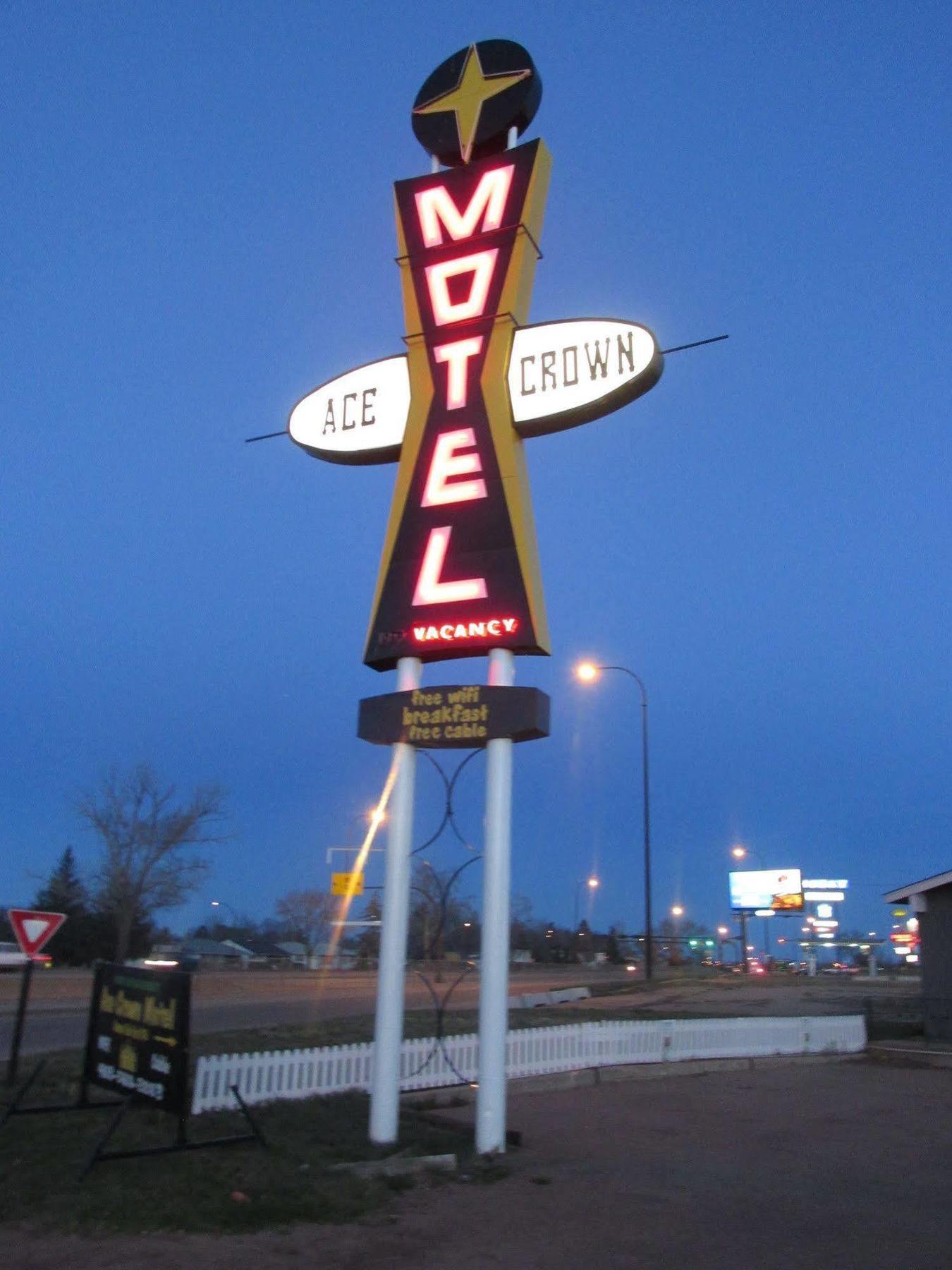 Ace Crown Motel Medicine Hat Εξωτερικό φωτογραφία