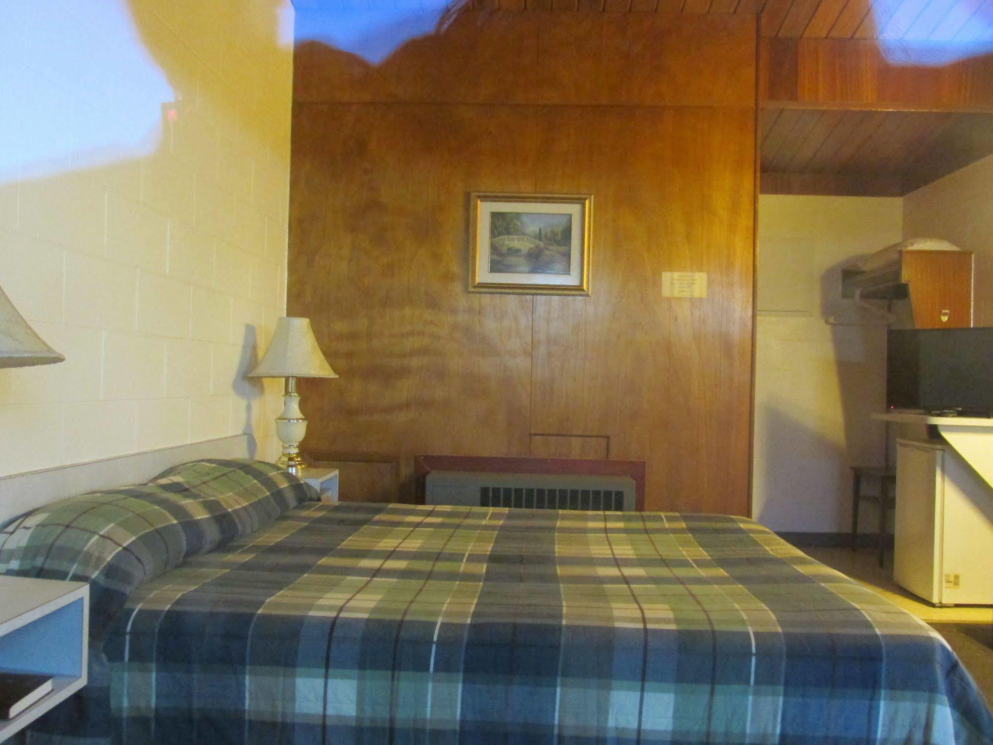 Ace Crown Motel Medicine Hat Εξωτερικό φωτογραφία