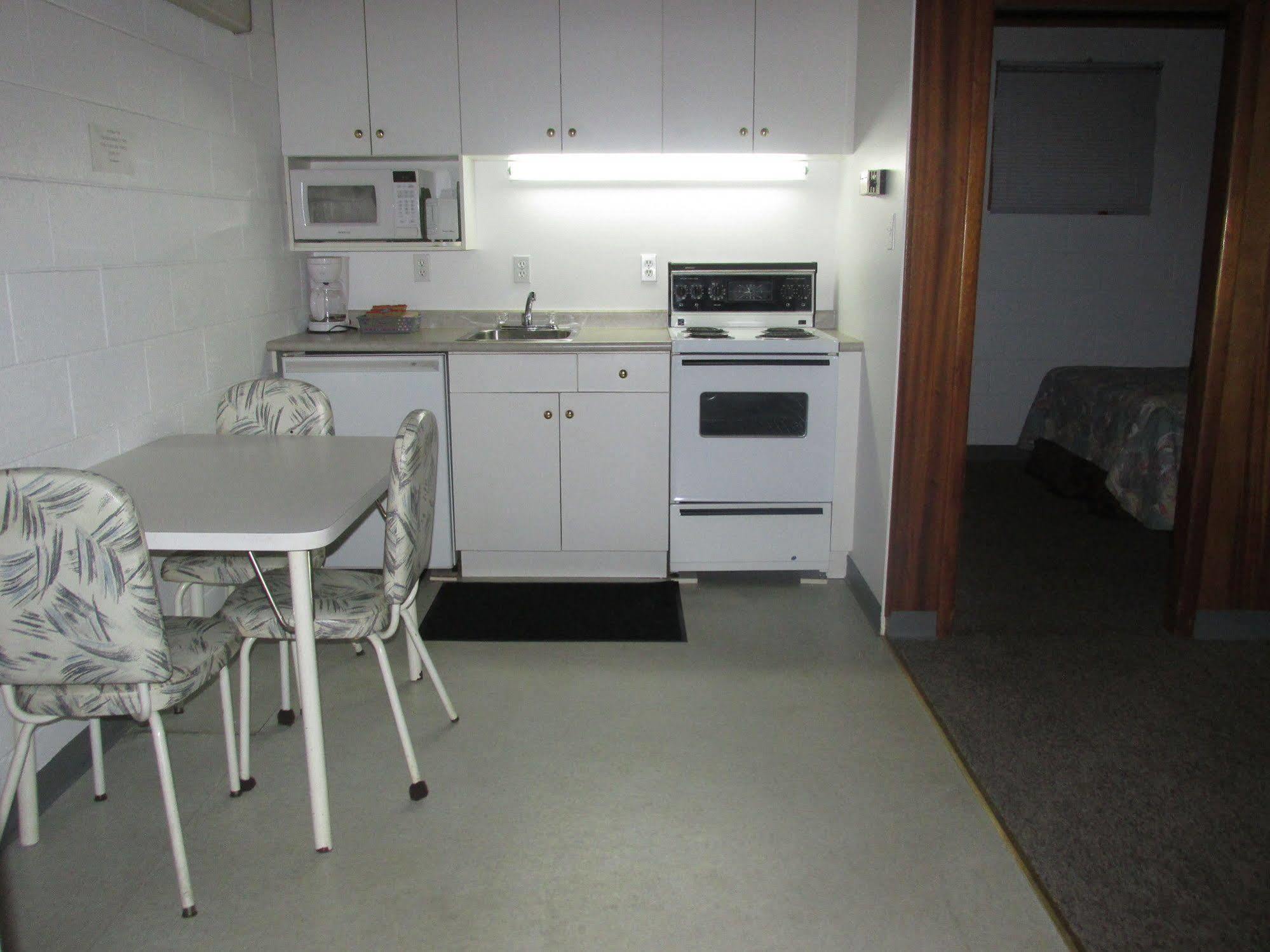 Ace Crown Motel Medicine Hat Εξωτερικό φωτογραφία